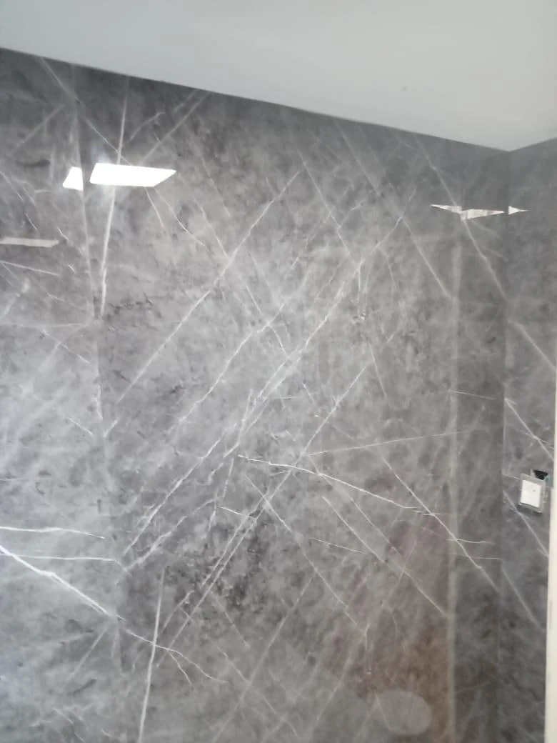 Pared terminada en gris oscuro